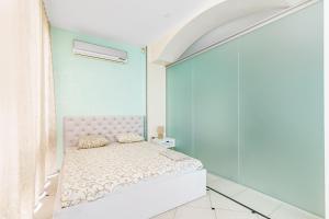 Posteľ alebo postele v izbe v ubytovaní Deribasivska Cozy 4-room Apartment
