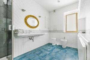 Kúpeľňa v ubytovaní Deribasivska Cozy 4-room Apartment