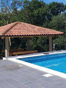 Swimmingpoolen hos eller tæt på Apartments Alen