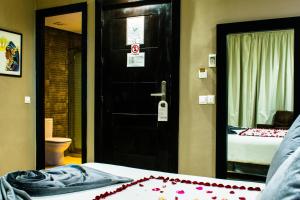 Postel nebo postele na pokoji v ubytování Tempoo Hotel Marrakech City Centre Adults Only