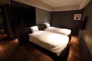 Postel nebo postele na pokoji v ubytování LOF HOTEL Shimbashi