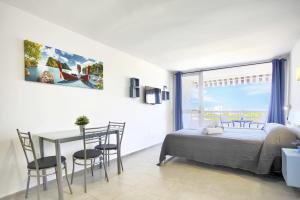 Posedenie v ubytovaní Studio with sea view in Borinquen