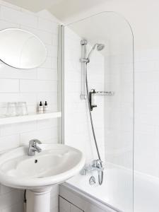 Gallery image of Hotel Paradis in Paris