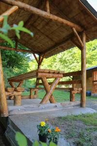 Gallery image of Căbănuțe Izbândiș in Şuncuiuş +35 photos