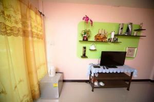 a laptop computer sitting on a table in a room at ภูร์ชรินท์ รีสอร์ท in Ban Than Phra