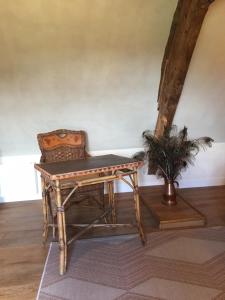 La Vieille Foulonnière : Chambres d'hôtes & Permaculture的休息区