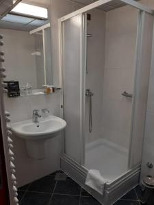 Phòng tắm tại Hotel Tamaris