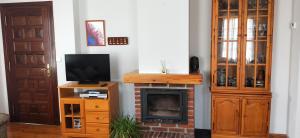 TV a/nebo společenská místnost v ubytování Casa La Tablía, un chalet familiar para disfrutar de Cantabria