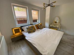 Un pat sau paturi într-o cameră la Luxusný apartmán Kanianka, Bojnice a okolie