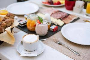 Makanan di atau berdekatan hotel