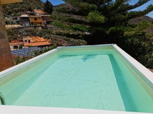 a swimming pool in the backyard of a house at Holiday Home Hemi in Valsequillo