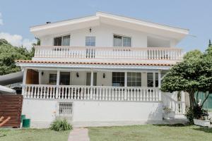 a white house with a balcony at Villa Angelika Nea Iraklitsa in Kavála