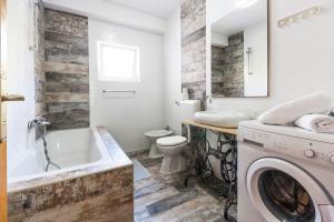 Kúpeľňa v ubytovaní Apartments & Rooms Strčić Petra + 37 fotografií