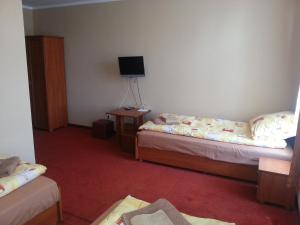 Łóżko lub łóżka w pokoju w obiekcie Hotelik Parkowy