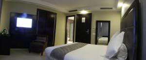 Postel nebo postele na pokoji v ubytování Tempoo Hotel Marrakech City Centre Adults Only