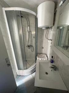 a bathroom with a shower and a sink and a toilet at Apartment Chillout House Novalja in Novalja