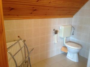 A bathroom at Gerti Haus