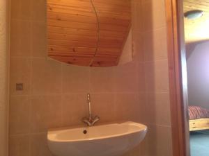 A bathroom at Gerti Haus