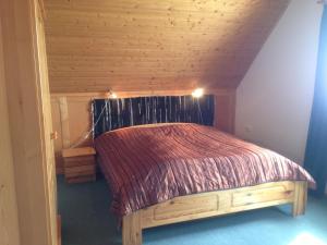 A bed or beds in a room at Gerti Haus