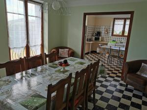 a dining room with a table and a kitchen at Gite CLEVACANCES in Laval-du-Tarn