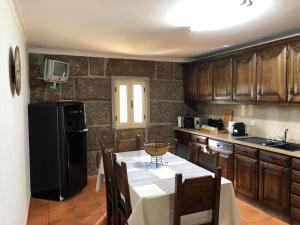 Kuchyň nebo kuchyňský kout v ubytování Casa do Valado