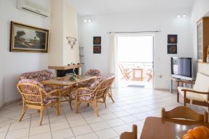 TV a/nebo společenská místnost v ubytování Sea Side Villa