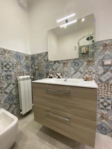 A bathroom at Momenti e Monumenti