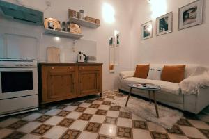 O bucătărie sau chicinetă la LA88 Bijou Boutique +14 fotografii