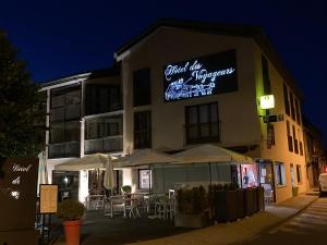 Gallery image of Logis Hotel Restaurant des Voyageurs in Le Malzieu-Ville