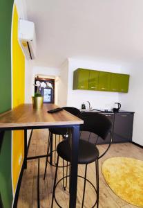 Virtuvė arba virtuvėlė apgyvendinimo įstaigoje Intimate Studio Hagia Sophia