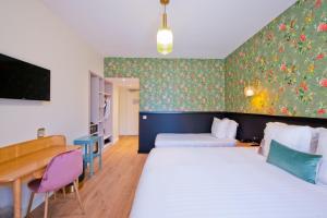 Postel nebo postele na pokoji v ubytování Hotel La Villa Nice Promenade