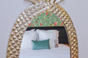 Tempat tidur dalam kamar di Hotel La Villa Nice Promenade