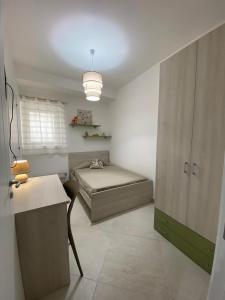 A bed or beds in a room at Momenti e Monumenti