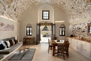 Ресторан / где поесть в Canava Villas #1 in Santorini Private Pool