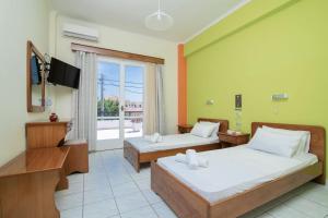 Gallery image of SunBliss Studios & Apartments in Alykes