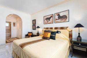 A bed or beds in a room at Bahia de Marbella Apartment by GHR Rentals