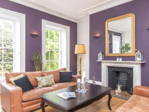 Posezení v ubytování 3 Berkeley Square Guesthouse