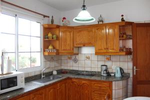 Kuchyň nebo kuchyňský kout v ubytování Vivienda Vacacional Lulu Tijarafe