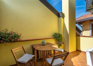 New Deal - APT with Terrace, Jacuzzi & Netflix tesisinde bir balkon veya teras