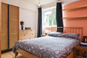 Pass the Keys Spacious Kennington Apartment, 4 mins from Station