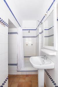 Un baño de Eole Tarifa Rooms