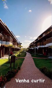 a brick walkway in front of some buildings at Village Itacimirim, Pé na areia, Excelente 7B in Itacimirim +29 photos