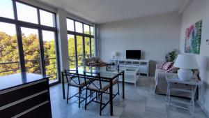Televízia a/alebo spoločenská miestnosť v ubytovaní APARTAMENTOS MINA4 tipo I