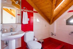 A bathroom at Maria's City Villa