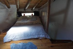 Gîte La Source sauna jardin wi-fi客房内的一张或多张床位