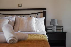 A bed or beds in a room at Maria's City Villa