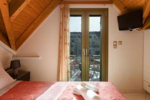 A bed or beds in a room at Maria's City Villa