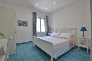 Postel nebo postele na pokoji v ubytování Casa OIKIA Anacapri
