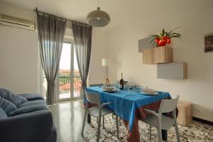 Un lugar para sentarse en appartamento di fronte alla pista ciclabile con 2 camere da letto e wifi 28 fotos más