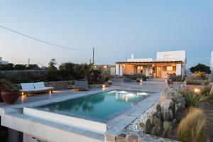Bazén v ubytování Villa Mykonian Ode with Stunning Sunrise & Sunset Views nebo v jeho okolí